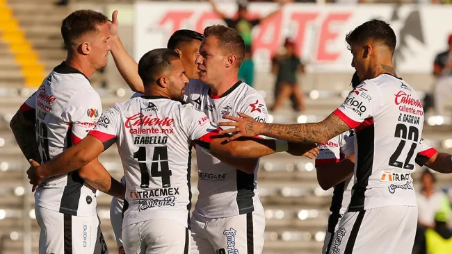 Los jugadores de Lobos en un partido