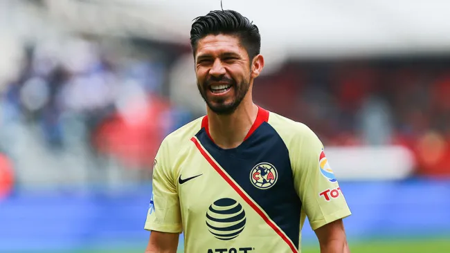 Oribe Peralta en un partido del América