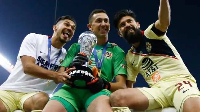 Martín, Marchesín y Oribe se tomaron una foto en el festejo del título del Apertura 2019