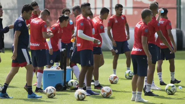 Chivas tras sesión de entrenamiento en Verde Valle 