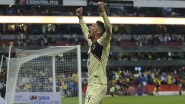 Álvarez festeja gol en el Estadio Azteca