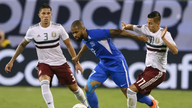 Salcedo y Alvarado, en el partido contra Martinica
