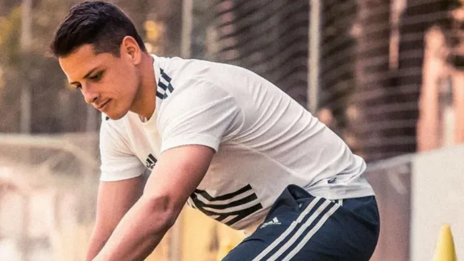 Chicharito, previo a un entrenamiento