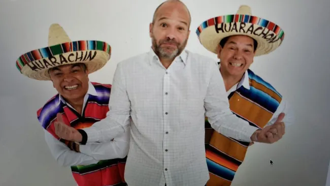 Luis García junto a Huarachín y Huarachón