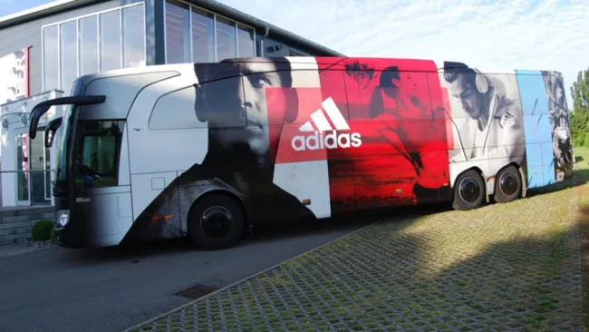 Autobús de Adidas