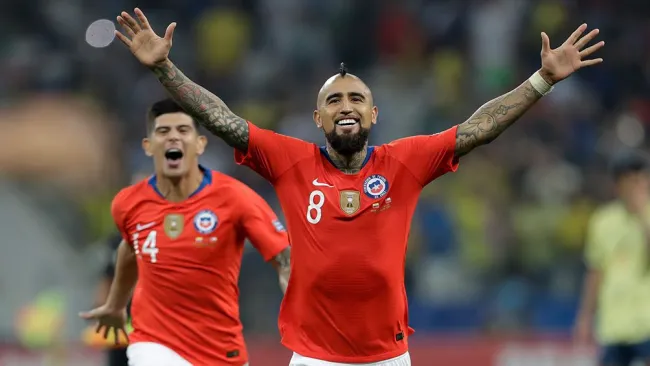 Arturo Vidal festeja la victoria de Chile en Copa América