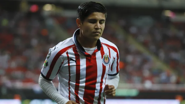 'Chofis' López en un partido con Chivas 