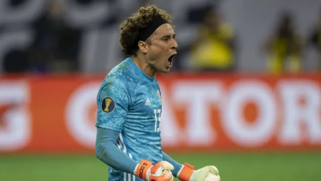 Guillermo Ochoa grita en el juego vs Costa Rica en Copa Oro