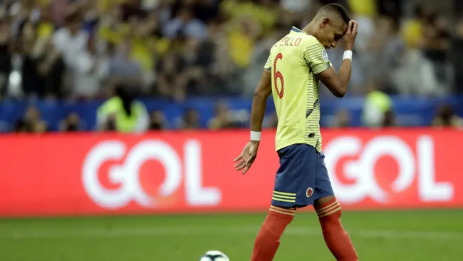 William Tesillo se lamenta tras fallar penalti con Colombia 