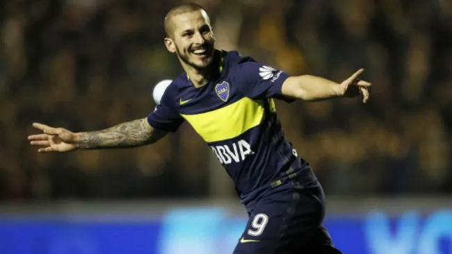 Benedetto celebra un gol con Boca Juniors