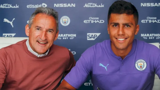 Rodrigo, durante la firma de su contrato con los Citizens 