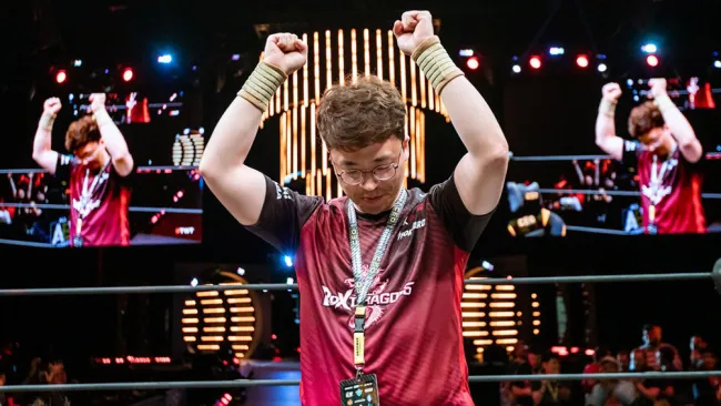 El festejo de Knee tras coronarse en Tekken 7