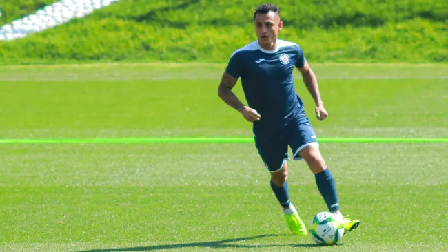 Yoshimar Yotún, durante una práctica con La Máquina