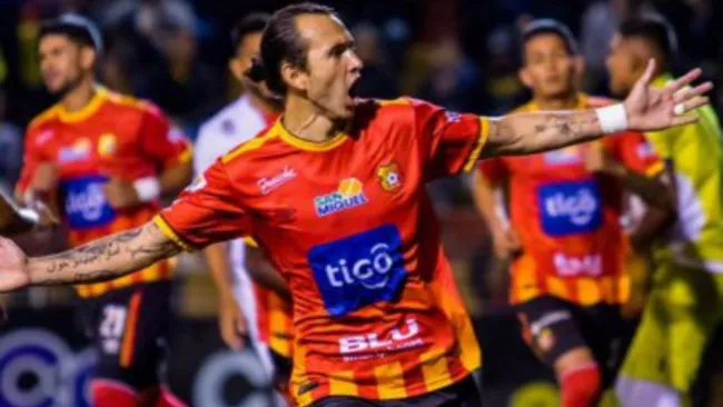 Arellano festeja anotación con Herediano 