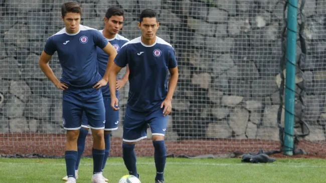 Jugadores de Cruz Azul durante entrenamiento 