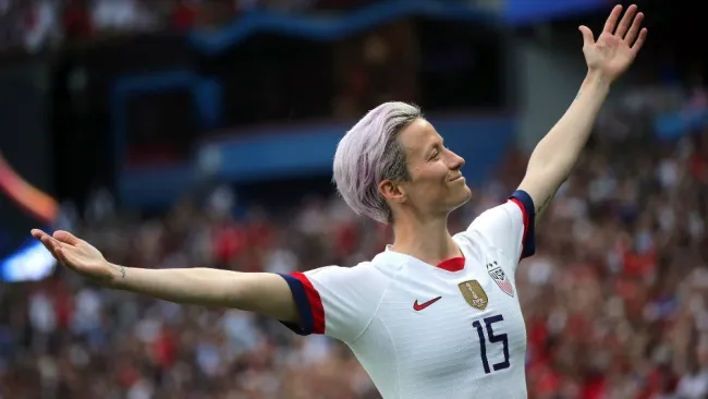 Rapinoe en festejo de gol con Estados Unidos 