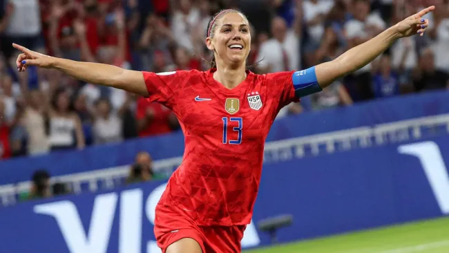 Alex Morgan celebra anotación en Mundial Femenil