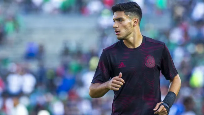 Raúl Jiménez durante un encuentro ante Cuba 