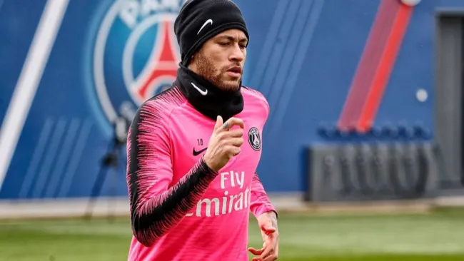 Neymar, durante un entrenamiento con el PSG