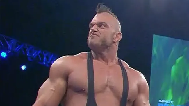 Brian Cage en una función de Impact Wrestling