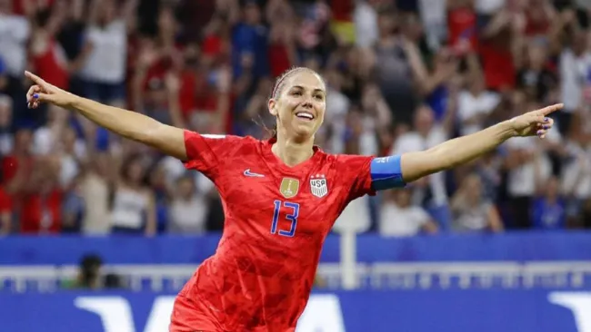  Alex Morgan festeja un gol con Estados Unidos