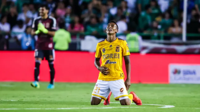 Francisco Meza durante un partido contra León 