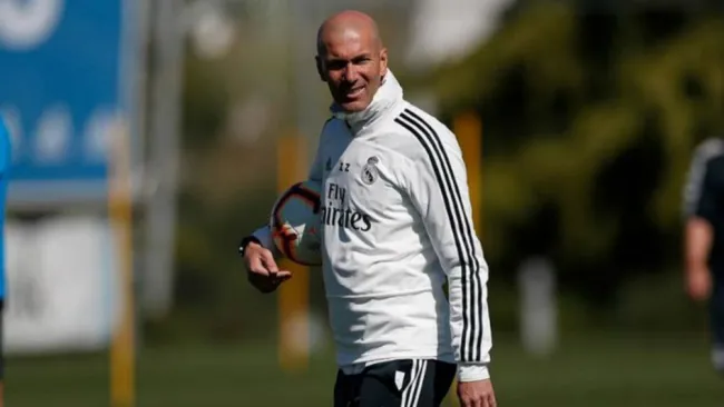Zidane, en un entrenamiento con el Real Madrid