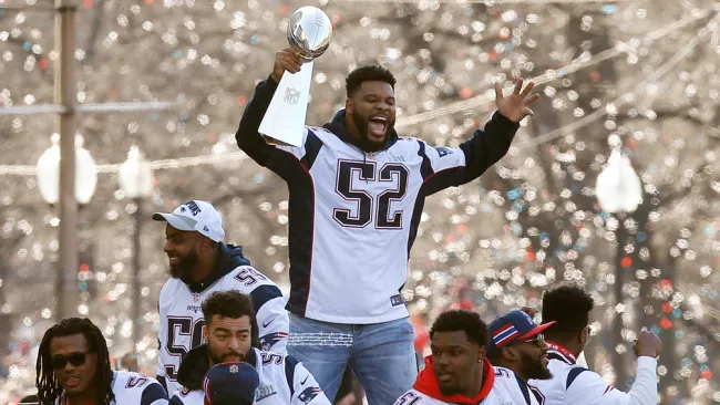 Elandon Roberts, festeja Campeonato con Patriots