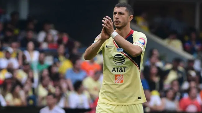 Guido Rodríguez en partido con el América 