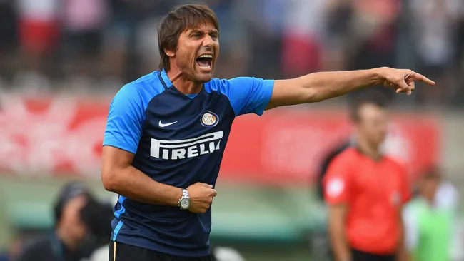 Antonio Conte durante su primer partido de pretemporada con el Inter