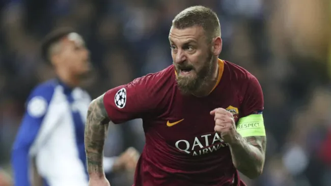 Daniele De Rossi en un partido con la Roma