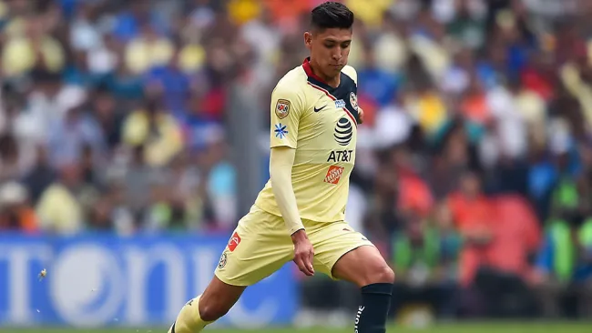Edson Álvarez, durante un partido del América