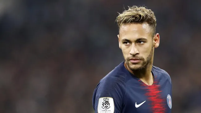Neymar, durante un juego con el PSG