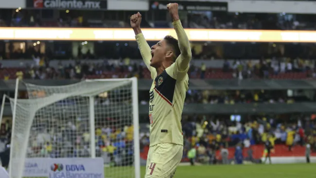 Edson Álvarez celebra anotación con América