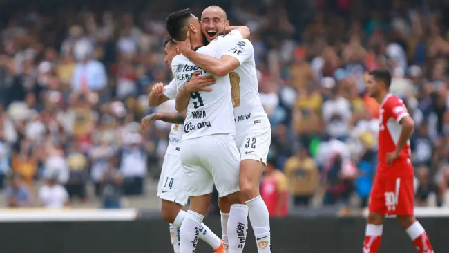 Carlos festeja su diana contra Toluca