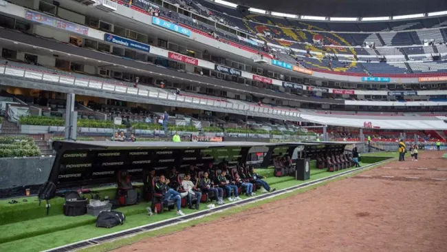 El cambio de lugar de las bancas en el Estadio Azteca 