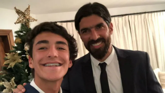 Diego Abreu, junto a su padre Sebastián Abreu