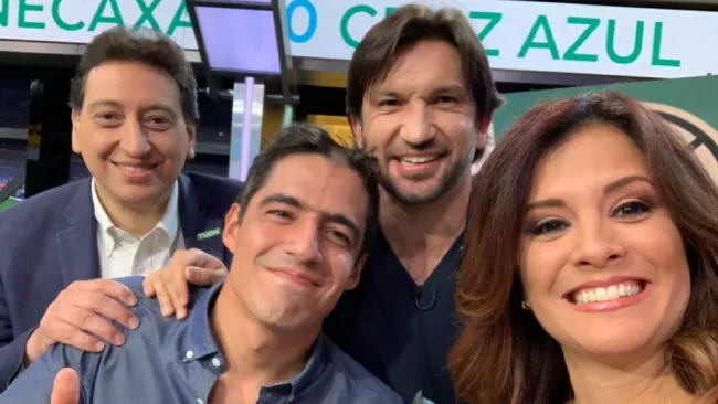 Andrés Vaca y sus compañeros sonríen tras cobrar la apuesta