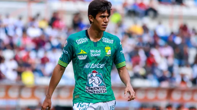 José Juan Macías, durante un duelo con León 