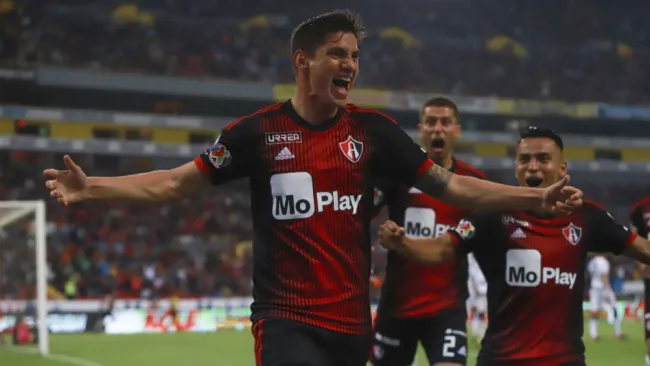 Edson Rivera festeja su gol frente a FC Juárez