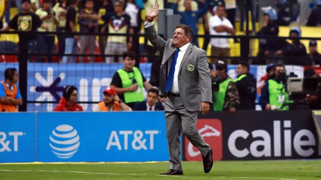 El Piojo Herrera en un partido con el América