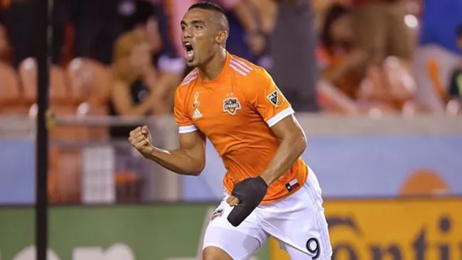 Manotas celebra un gol con el Hoston Dynamo