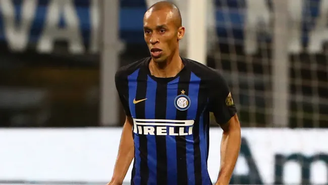Joao Miranda, durante un duelo con el Inter 