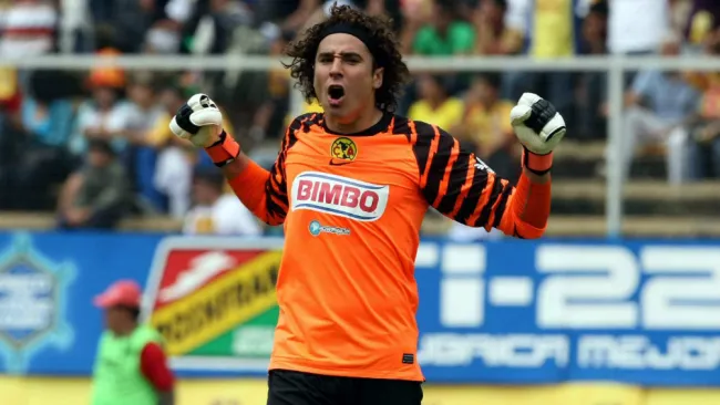 Guillermo Ochoa celebra anotación con las Águilas
