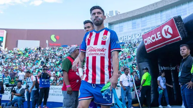 Oribe Peralta sale al campo para el partido contra Santos del Apertura 2019