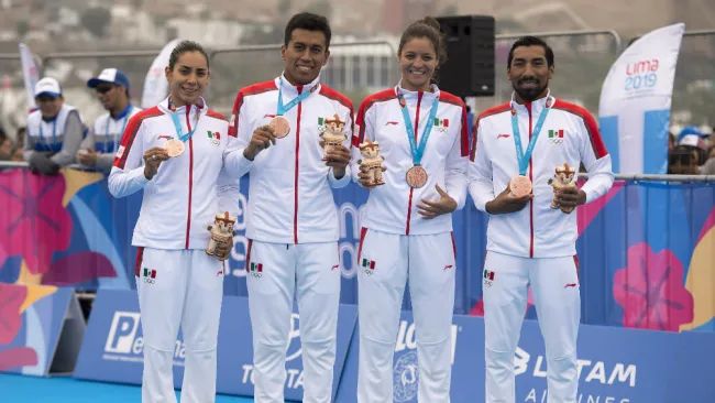 Delegación mexicana presume sus medallas de Bronce