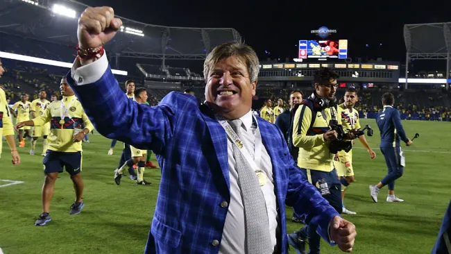 Miguel Herrera celebra un triunfo ante Tigres