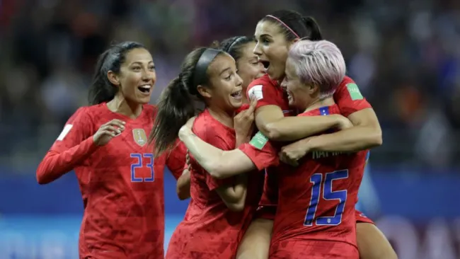Jugadoras de Estados Unidos festejan en el Mundial