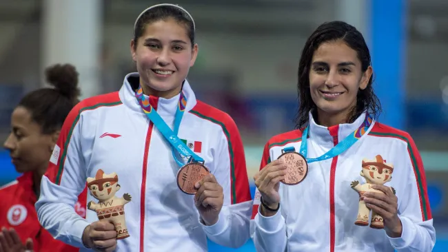 Paola Espinosa y Dolores Hernández presumen su Bronce en Lima 2019