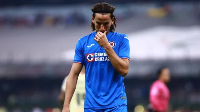 Igor Lichnovsky se lamenta en un juego de Cruz Azul